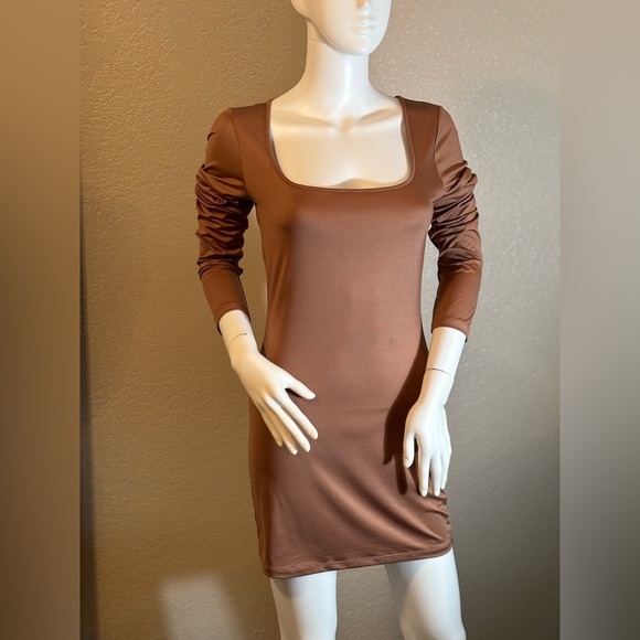 🥳♥️ Gianni Bini Brown Mini Icon Knit Scoop Neck Long Sleeve Dress - Picture 4 of 8